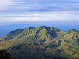 Gunung Batu Jamak, Keindahan dan Tantangan Pendakian di Kalimantan Pesona gunung batu jamak yang masuk golonga