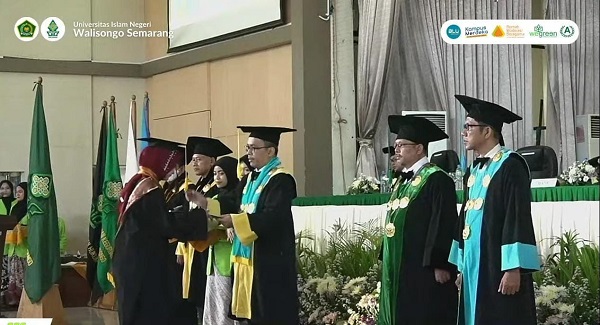 Siti Rohimah Seorang Jurnalis Merupakan Wisudawan Terbaik di UIN Walisongo 