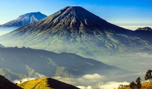 Menelisik Fakta dan Misteri yang Menyelimuti Gunung Sindoro