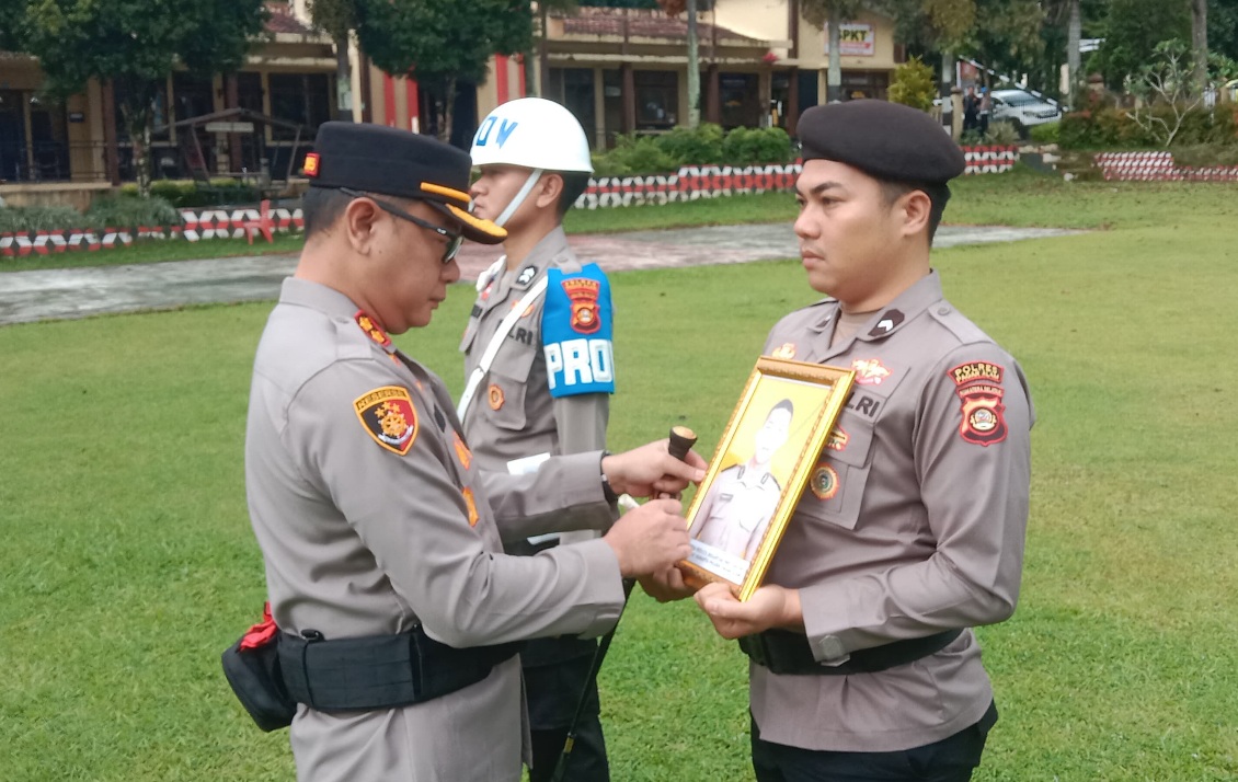 Pimpin Upacara PTDH Personel Pelanggar KEPP, AKBP Januar KS Persada : Ada Reward and Punishment