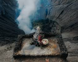 Tradisi Yadnya Kasada, Misteri Ritual Persembahan di Gunung Bromo