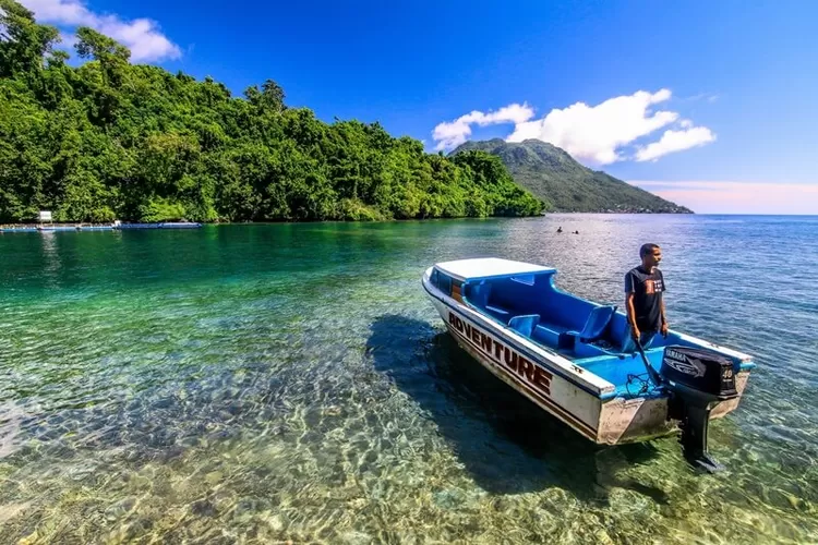 Pesona Pantai Sulamadaha, Eksplorasi Alam yang Memikat Hati Wisatawan