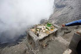 Ritual Yadnya Kasada, Mengungkap Kebatinan dan Keyakinan di Gunung Bromo