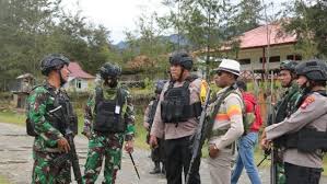 KKB Papua Makin Brutal, Oknum TNI Malah Serang Markas Polisi di Jeneponto, Ada Apa?