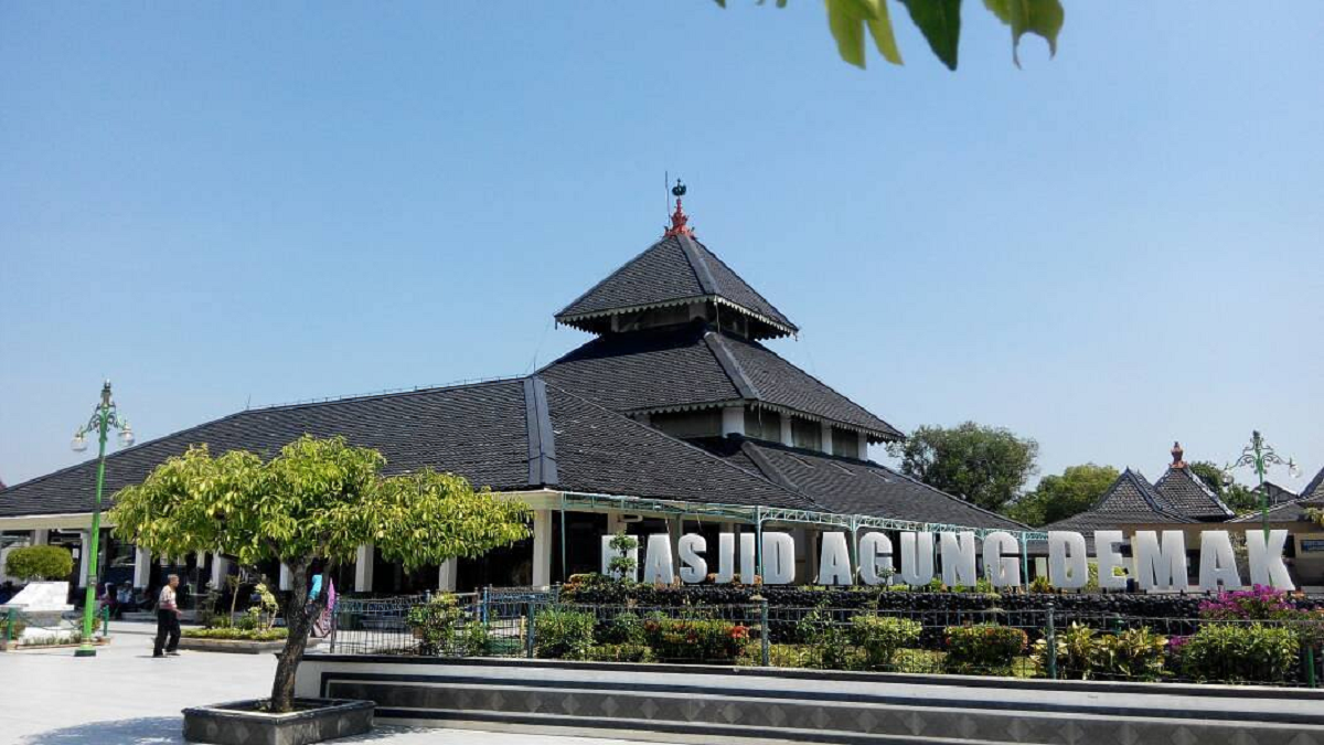 Eksplorasi Sejarah Dan Keindahan Masjid Agung Demak Tempat Berkumpul Wali Songo 0047