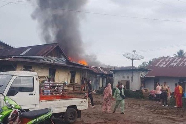 Api Mengamuk di Belakang Obak, 2 Unit Rumah Warga Ludes Terbakar