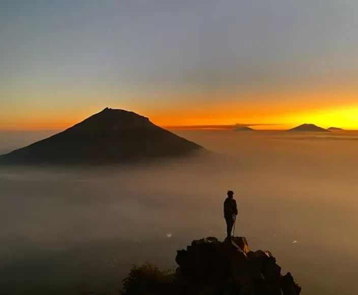 Menyelami Misteri Gunung Sindoro: Sejarah dan Cerita yang Terukir