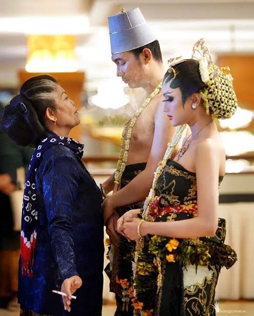 Mengenal Dukun Manten dan Ritual Sakralnya pada Pernikahan Adat Jawa, Ada Apa Yah?