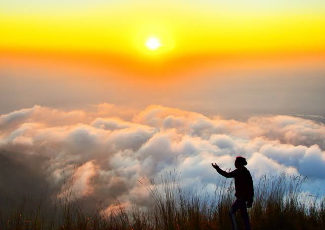 Melihat Lebih Dekat, 7 Hal Menarik yang Perlu Diketahui tentang Gunung Guntur