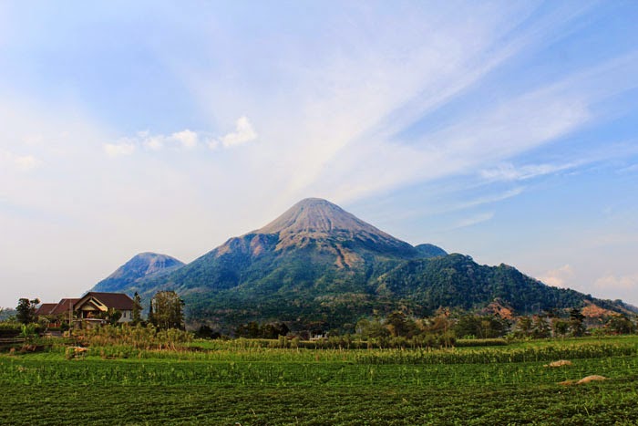 Gunung Pananggungan Indonesia, Tersimpan Misteri didalamnya!