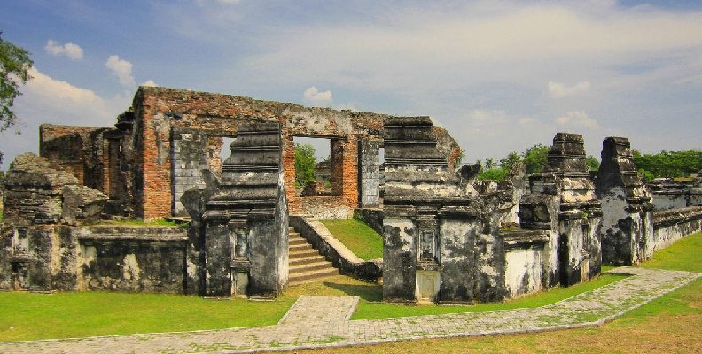 Mengungkap Sejarah Keraton Surosowan: Pusat Kekuasaan dan Kebudayaan Banten