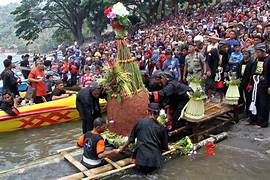 Sungguh Tak Masuk Akal! 5 Suku Indonesia Ini Jalankan Tradisi Ritual Tak Lazim Lho! Ini Dia Nama Sukunya