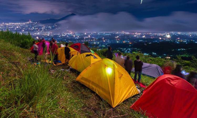 Miliki Tempat yang Sejuk dan Asri, Inilah 5 Rekomendasi Tempat Camping yang Populer di Bogor 