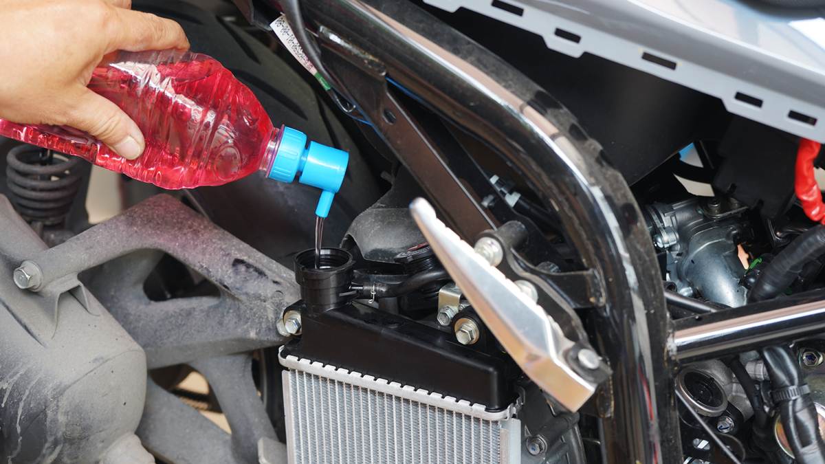 Awas Overheat! Kenali Penyebab Radiator Rembes dan Bocor Pada Matic Kesayanganmu dan Cara Mengatasinya!