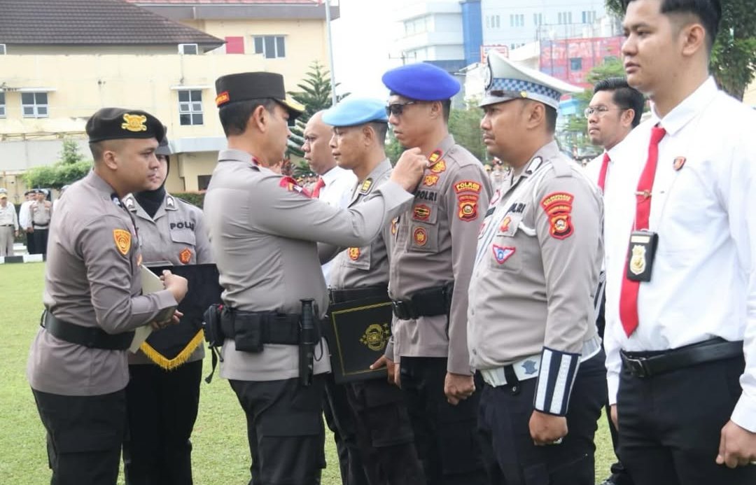 53 Personel Terima Pin Emas Kapolda Sumsel, Ada Juga Penghargaan Kapolri