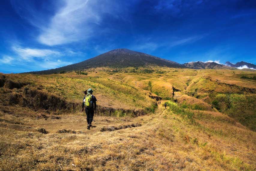 Misteri Gunung Rinjani, Jejak Sang Dewi Anjani dan Benda Pusaka yang Memiliki Nilai Spiritual 