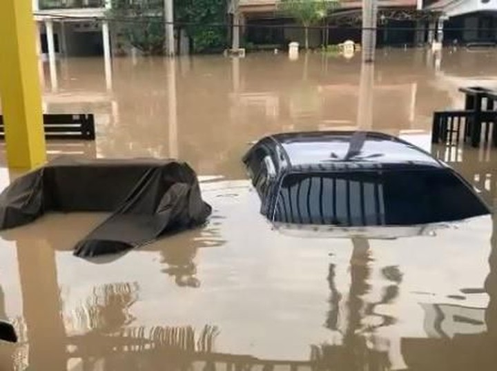 Mobil Terendam Banjir? Jangan Panik!, Ini Dia Panduan Lengkap Yang Harus Anda Lakukan!
