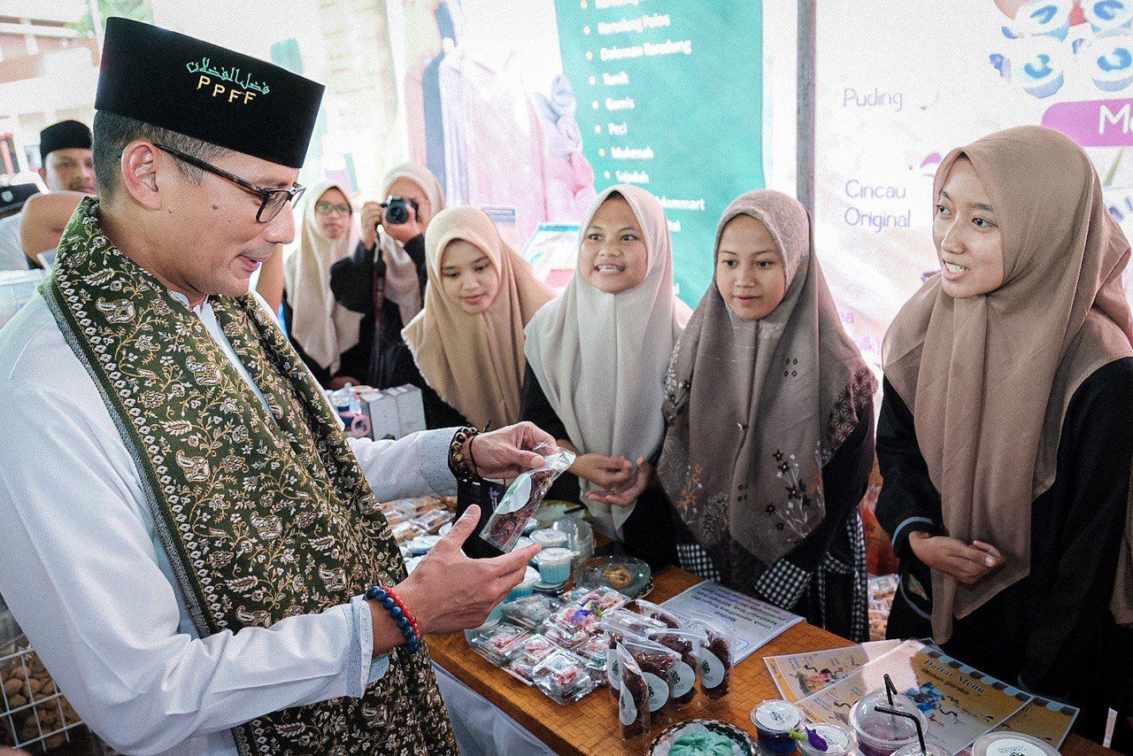 Kembangkan UMKM Ekraf, Menparekraf Apresiasi Pondok Pesantren Fadhlul Fadhlan Semarang