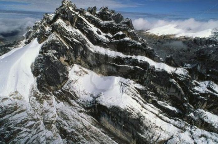 Kamu Udah Tau Belum? Inilah Sejarah Gunung Jaya Wijaya Puncak Tertinggi di Indonesia 