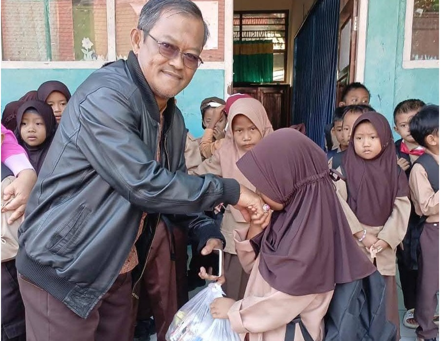 SD Negeri 5 Pagar Alam Tebar Kepedulian, Laksanakan Program Berbagi Ramadhan