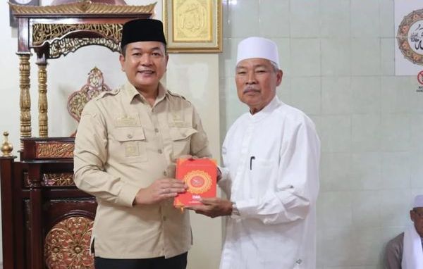 Dekatkan Pelayanan Publik Bagi Masyarakat, Pj Walikota Pagar Alam Safari Jum’at di Masjid Darul Muttaqin