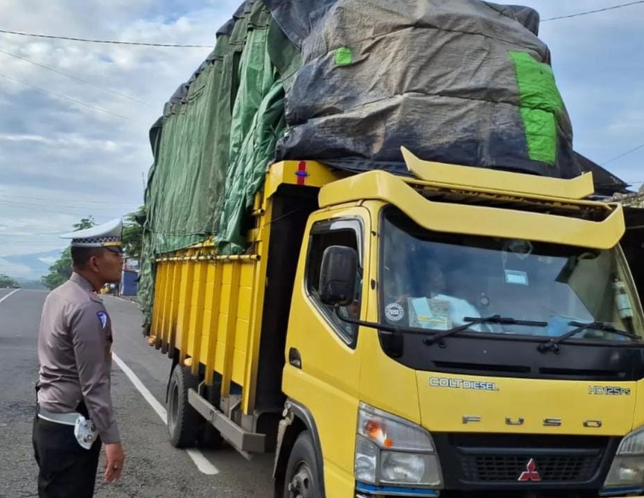  Satlantas Polres Pagaralam Gencar Edukasi ODOL untuk Minimalisir Kecelakaan Lalu Lintas dan Kerusakan Jalan