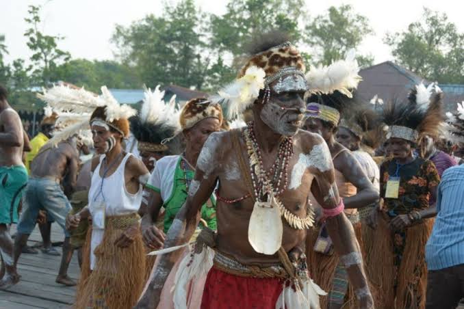 Menelusuri Keunikan Suku-Suku Asli Papua, Warisan Budaya yang Mendunia