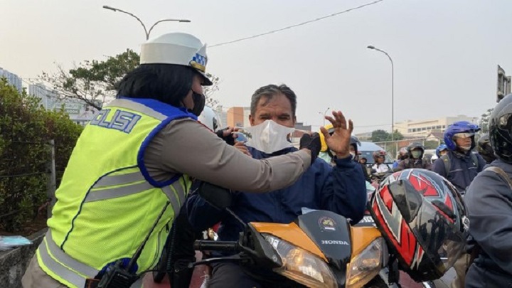 Bagi Masker Disela Ops Zebra