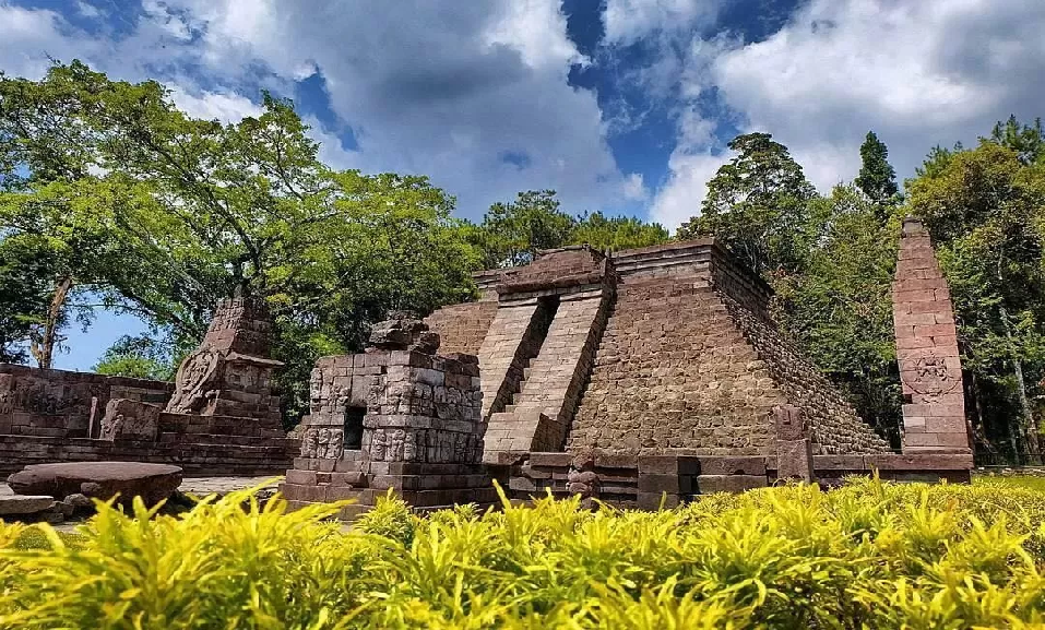 Kenapa Candi Sukuh Begitu Penuh Misteri!? Simbolisme dan Rahasia di Kaki Gunung Lawu!