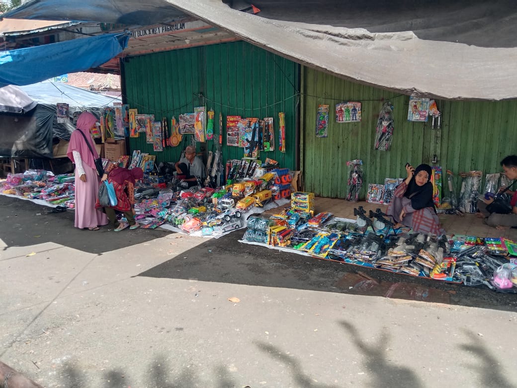 Penjual Musiman Mainan Anak Alami Peningkatan pada Momen Idul Fitri 1445 H