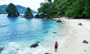7 Destinasi Pantai Indah Di Kebumen, Cocok Untuk Liburan Bersama Keluarga Dan Doi! 