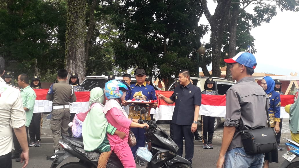 Tumbuhkan Rasa dan Korsa Negara Indonesia, Kesbangpol Dukung Gerakan Pembagian 10 Juta Bendera Merah Putih