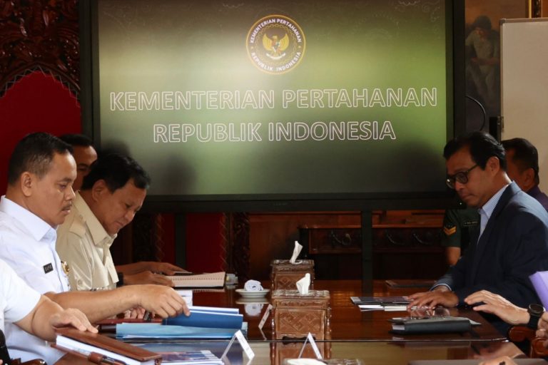 Diskusi Isu Pertahanan Terkini, Menhan Prabowo Bertemu Gubernur Lemhannas