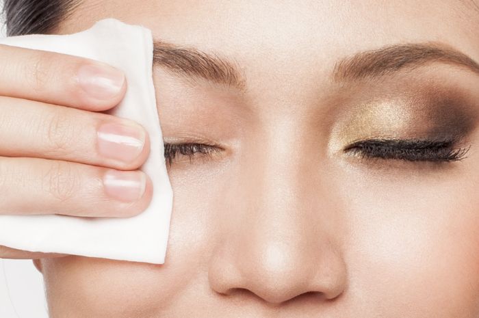 Mengenal Jenis-jenis Makeup Remover, Manfaat Serta Kekurangannya 