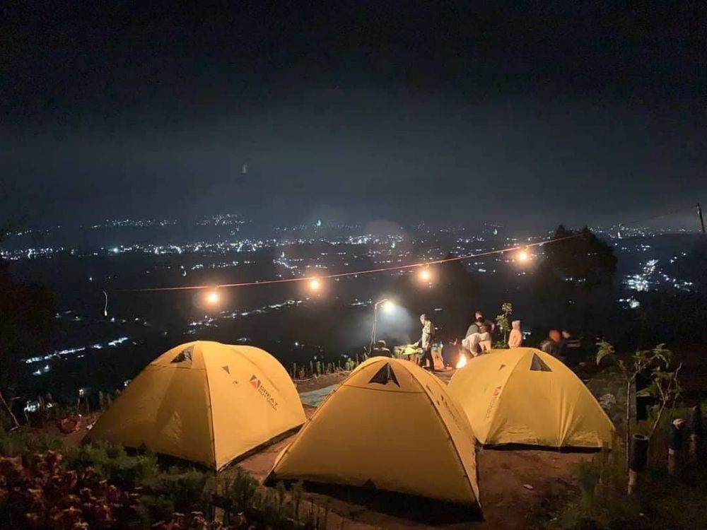 Mau Camping Hemat Tanpa Rogoh Kocek Dalam? Yuk Camping ke Bukit Nirwana Malang Aja 