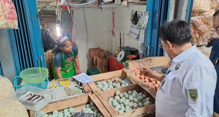 Pasokan Berlimpah Harga Telur Ayam di Palembang Mulai Turun