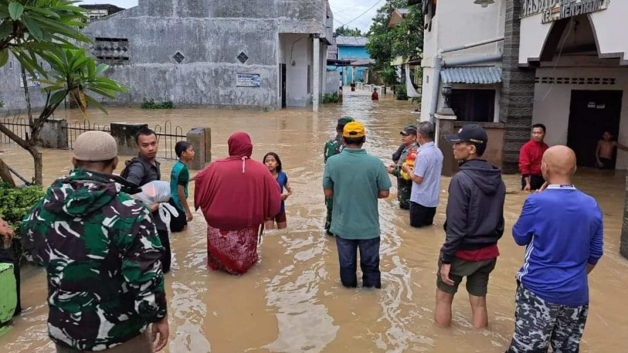 Kemensos Salurkan Bantuan Logistik untuk Warga Terdampak Banjir di Solo