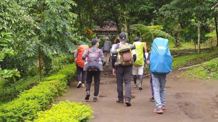 Selain Memiliki Panorama Keren, Ternyata Gunung Lawu Nilai Spiritual