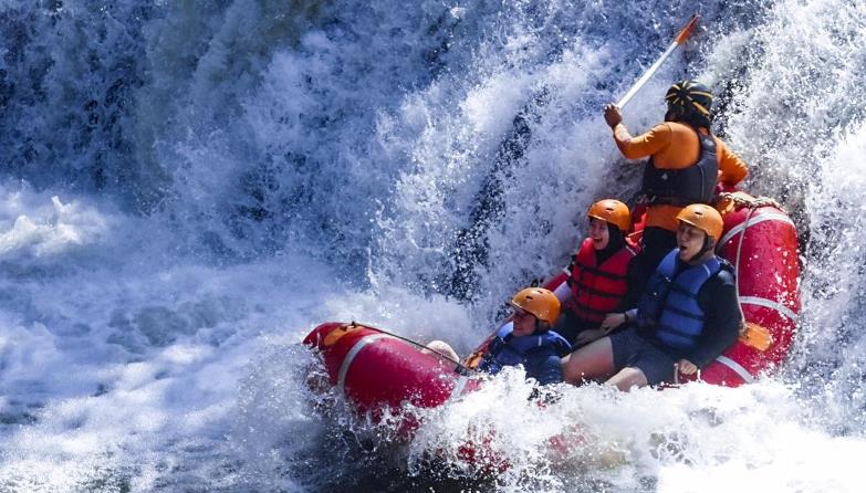 Coba Tantang Adrenalinmu Ke Destinasi Wisata Arung Jeram Sungai Kaliwatu, Dijamin Asik!