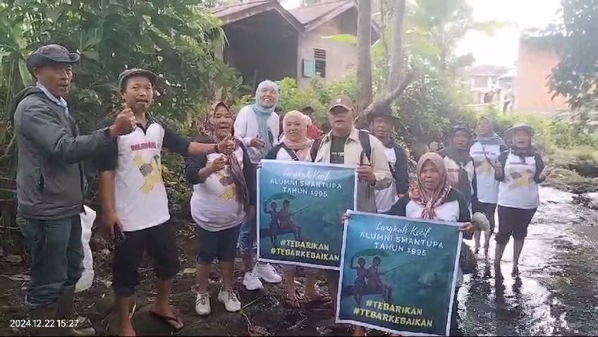 Jaga Perairan Sungai dan Dukung Ketahanan Pangan, Alumni SMANSTUPA 95 Tebar Bibit Ikan