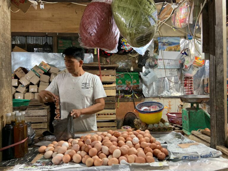 Wow, Harga Telur Ayam Naik, Macet Nian!