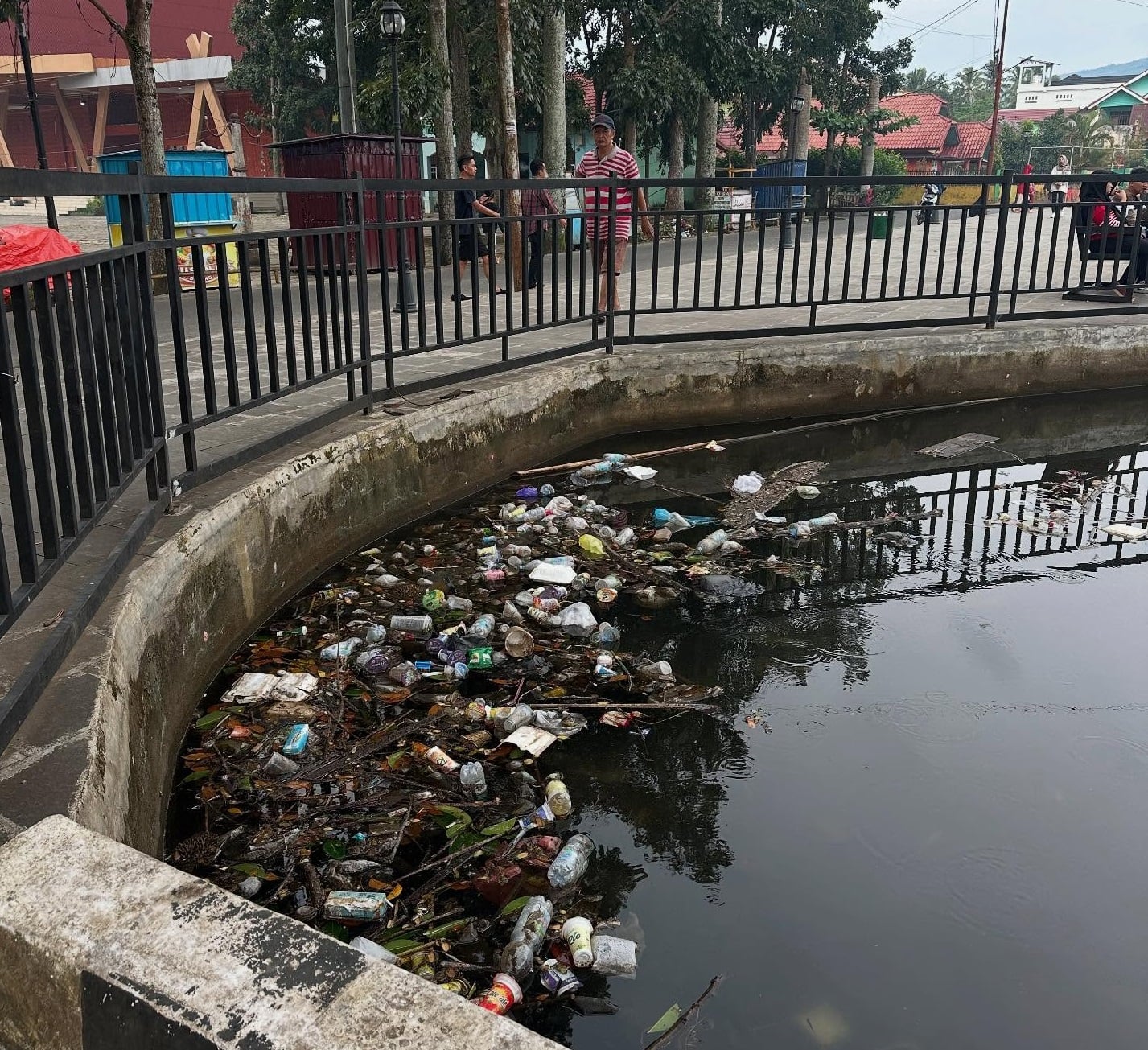 Memprihatinkan Terkesan tak Terawat, Wisata Taman Apung Dikritik Wisatawan