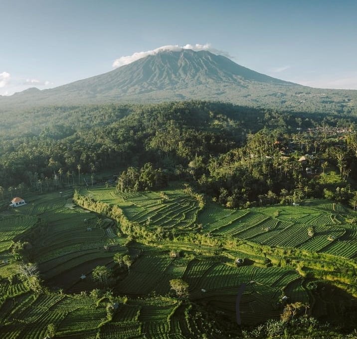 Misteri Puncak Gunung Agung Bali, Pesona Mistis dan Pengalaman Spiritual yang Memukau