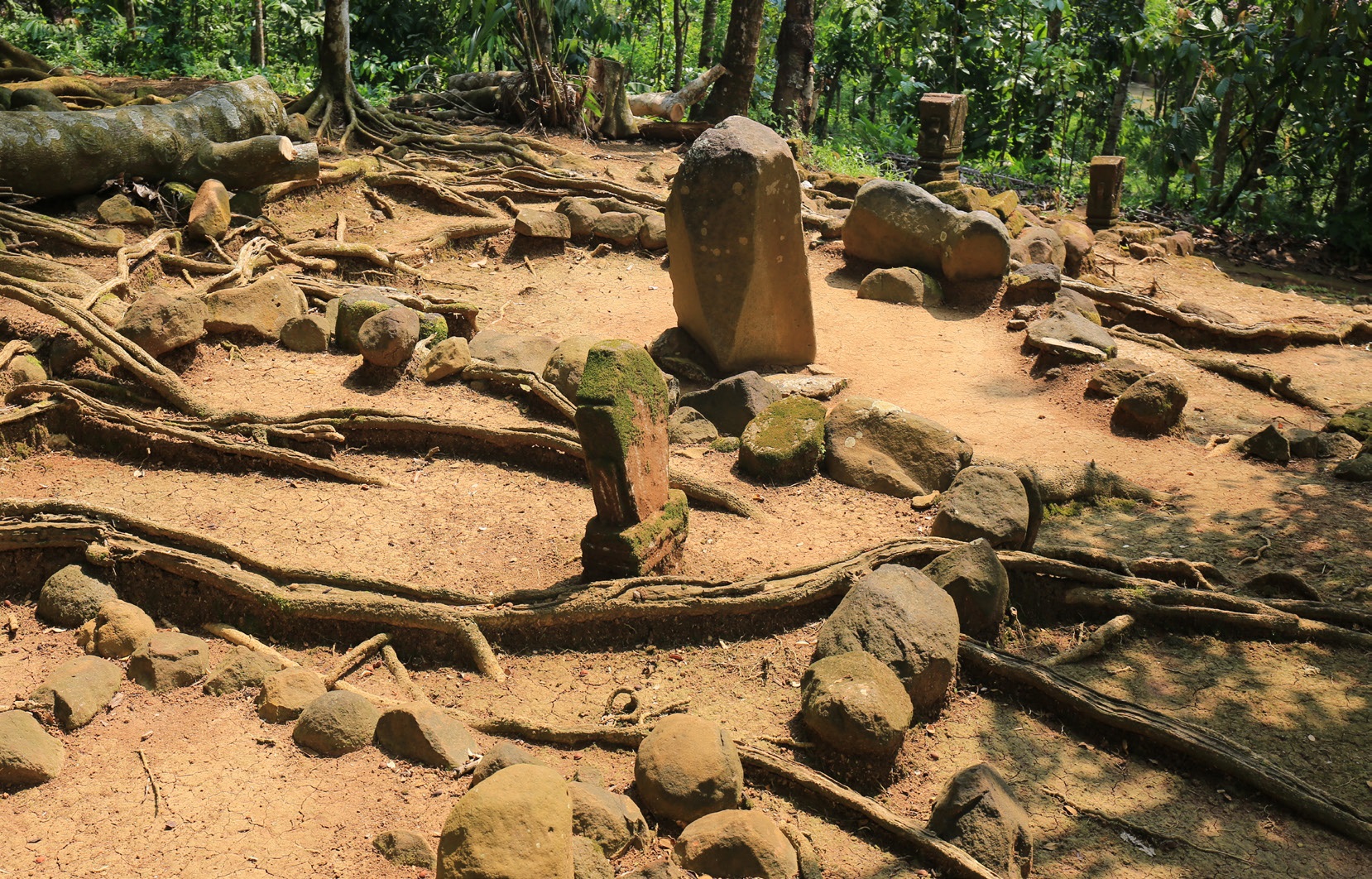 Menguak Misteri 4 Makam Misterius di Puncak Gunung Salak, Ternyata Ini 4 Nama Makam Tersebut