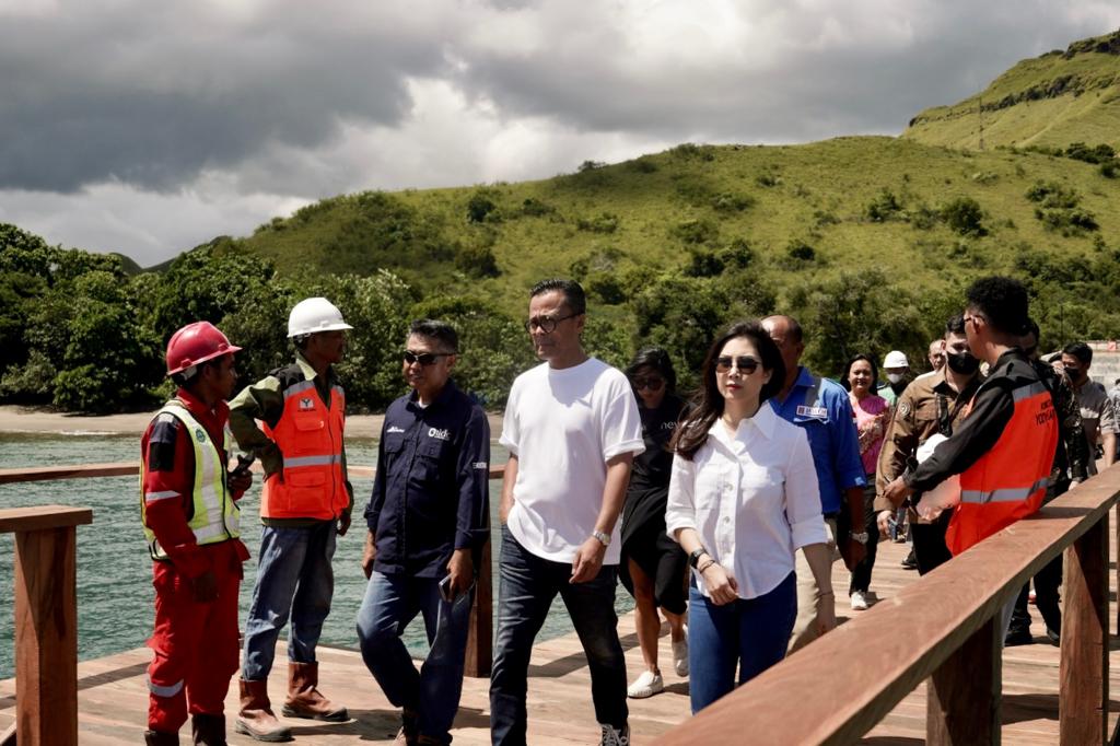 Jelang KTT ASEAN,  Wamenparekraf Tinjau Kesiapan Lokasi dan Infrastruktur di Labuan Bajo