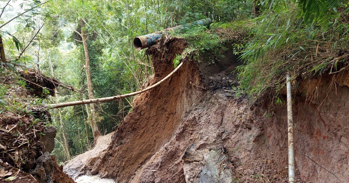 Longsor Putus Saluran Irigasi di Candi Jaya