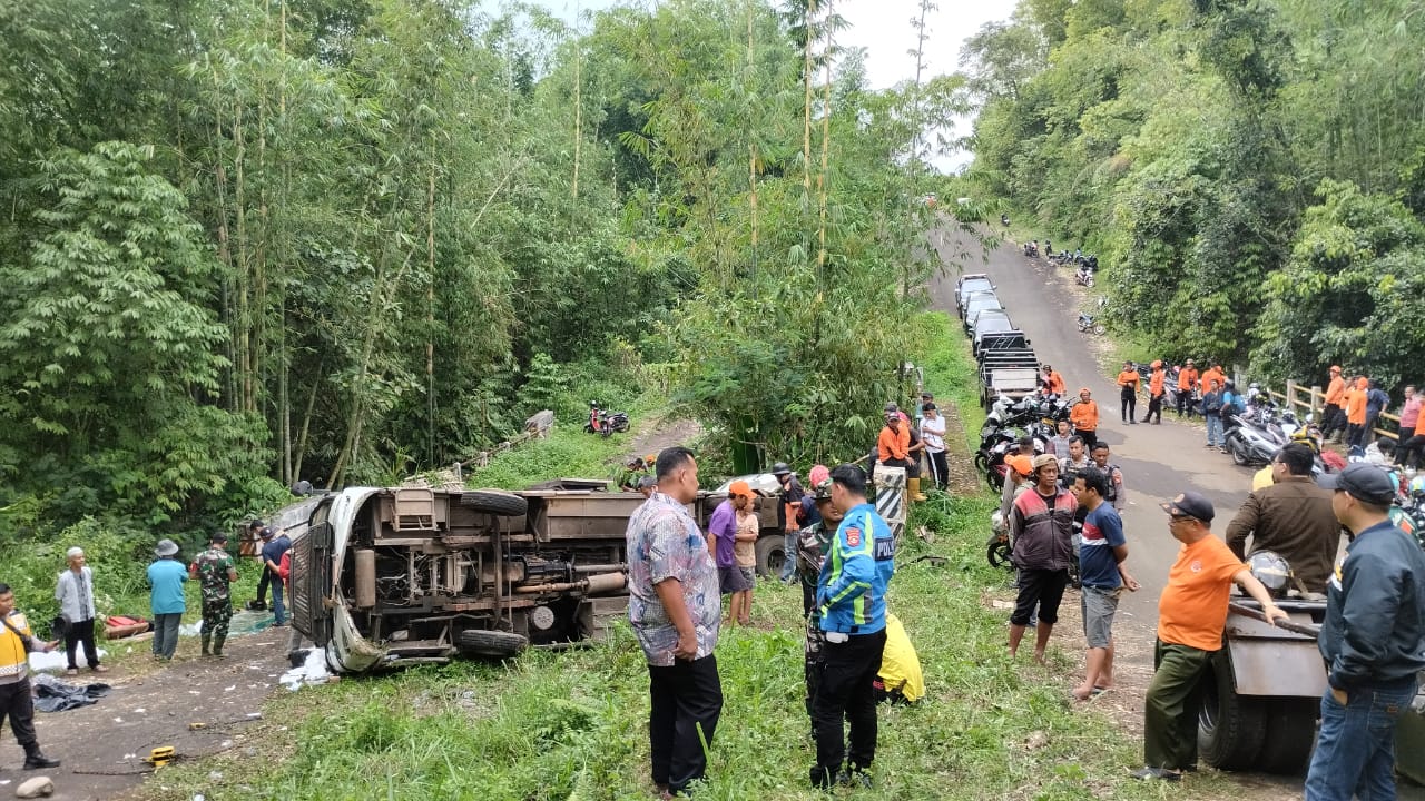 Begini Kronologis Bus Tergelincir Dekat Curup Embun, Nasib Sopir dan Wisatawan Sudah Dirawat di Rumah Sakit