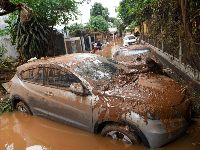 Jangan Dibeli! 7 Hal Ini Bisa Jadi Mobil Bekas Banjir