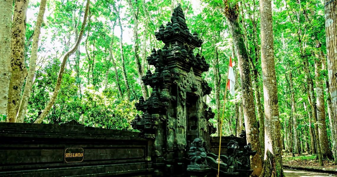 Temukan Harta Karun Didalam Hutan, Warga Geger Dengan Istana 5 Ha Di Jawa Timur!