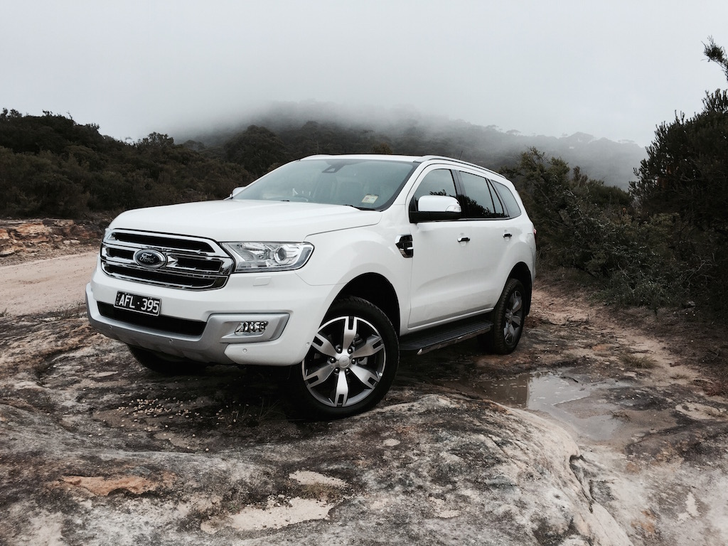 Ford Everest 2016: SUV Diesel Tangguh dengan Performa Arogan, Namun Kalah Tenar dari Fortuner dan Pajero